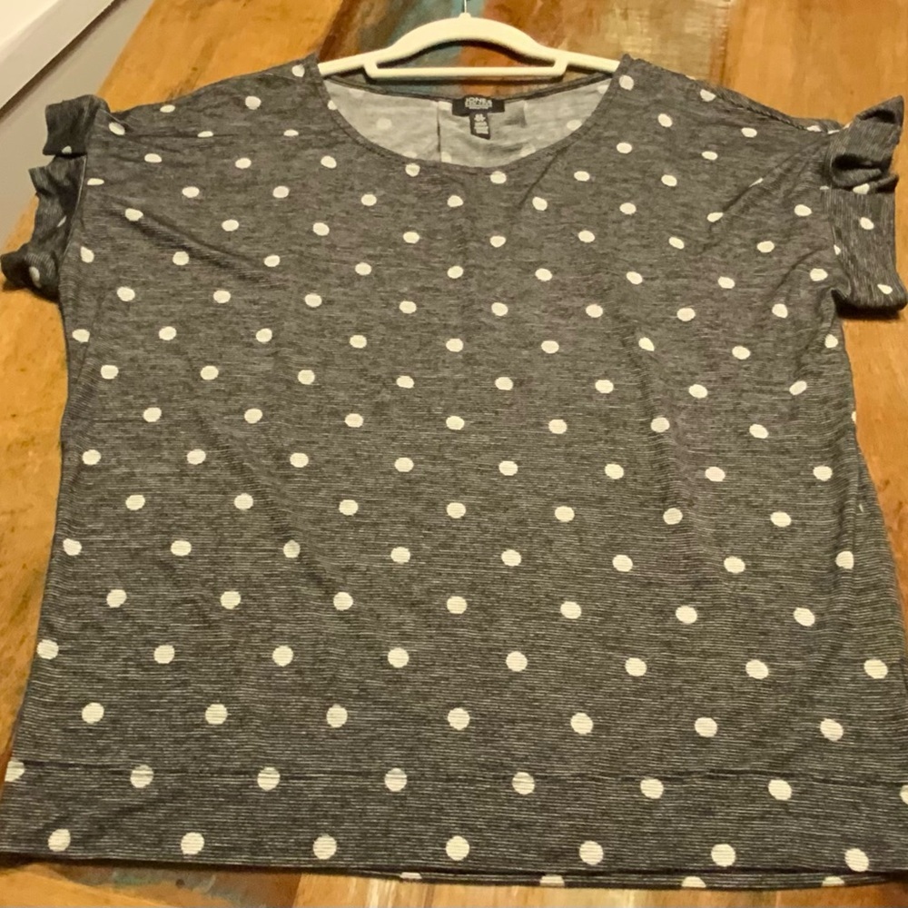 🌸🌸 Jones New York Gray and White Polka Dot Top - Picture 2 of 5